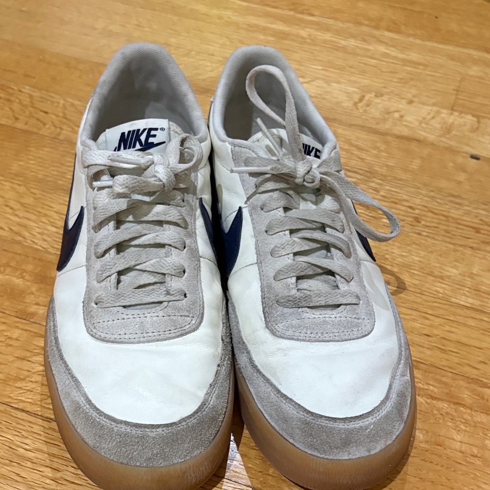 Nike White and Navy Sneakers with Gum Sole - Picture 3 of 6